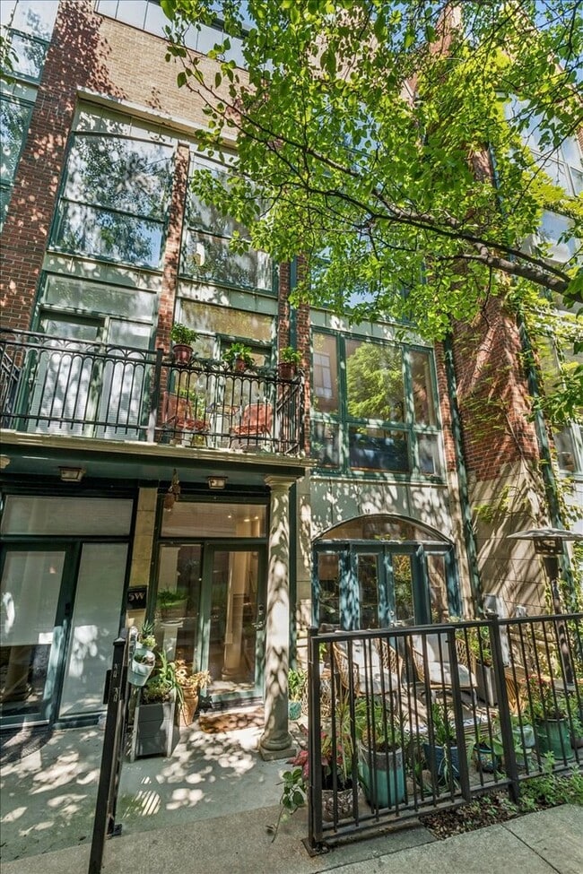 Building Photo - 26 E 14th Pl