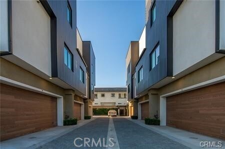 Building Photo - 519 W Newby Ave