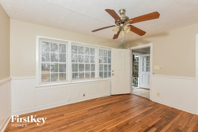Foto del edificio - 1810 Oakmont Dr NW