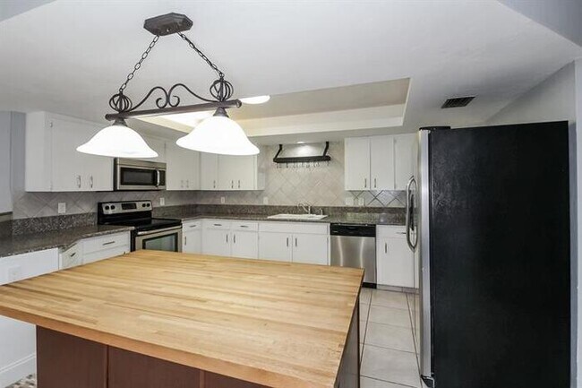 Building Photo - 328 Monet Dr, Nokomis, FL, 34275