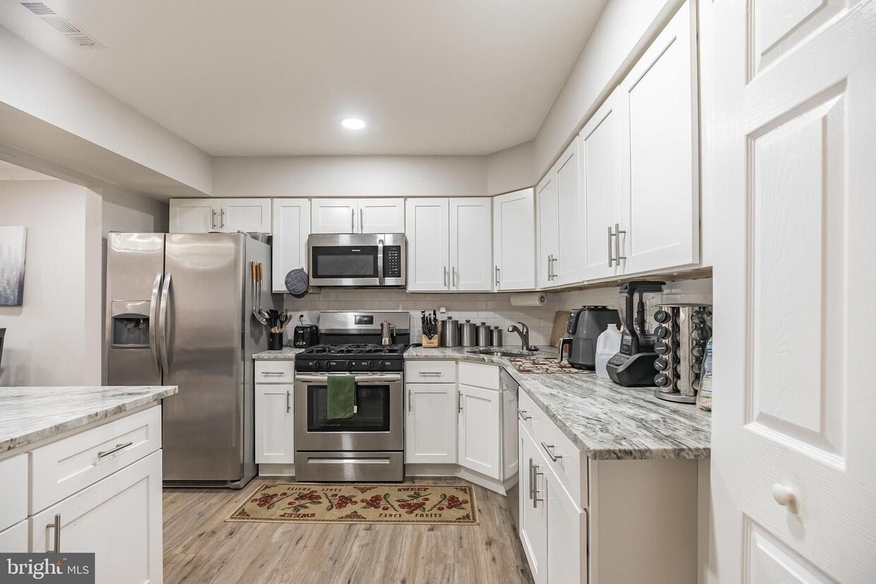 5 Thornhill Ct, Gloucester Township, NJ 08081 Townhome Rentals in