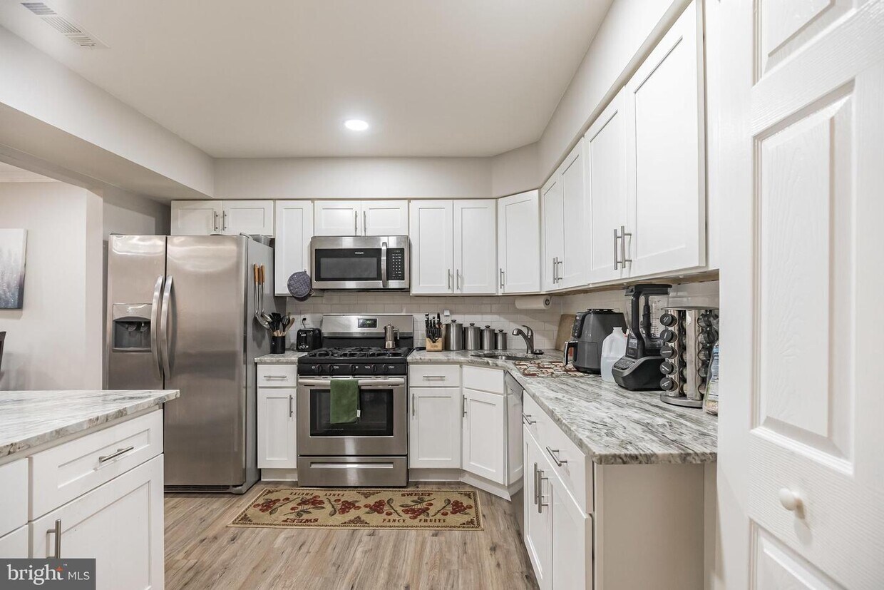 5 Thornhill Ct, Gloucester Township, NJ 08081 Townhome Rentals in