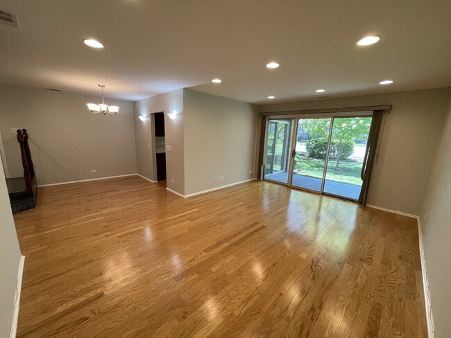 Building Photo - 1320 Cromwell Ct