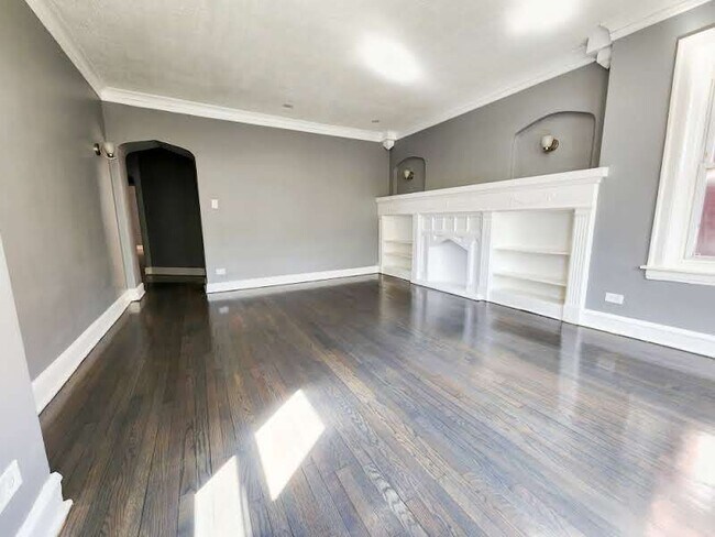 living room - 7948 S Ellis Ave