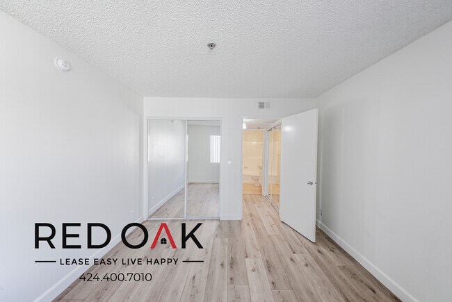 Building Photo - Spacious and Welcoming Two Bedroom with Pr...