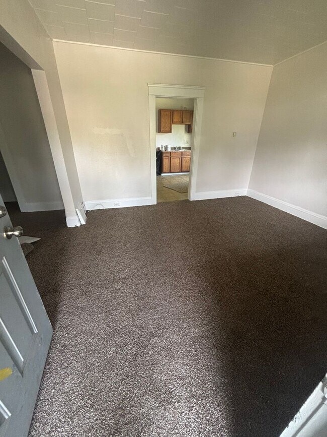 Building Photo - 4bd Single Cash Pay/Section 8