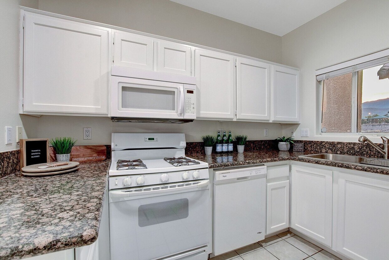 Foto principal - GORGEOUS 3 BEDROOMS UNIT IN THE SOUTHWEST!...