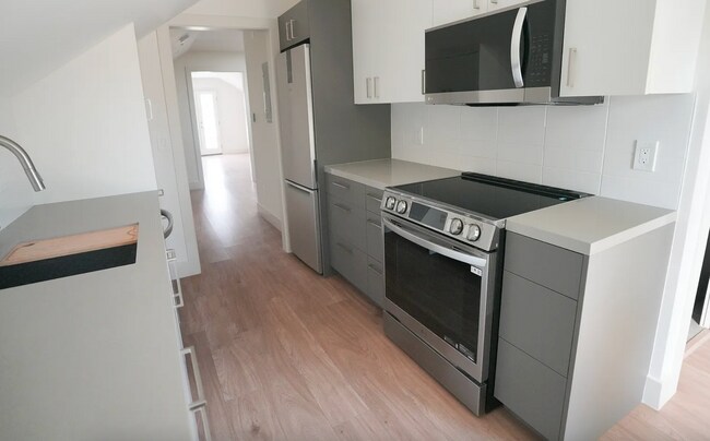 Foto del edificio - Updated top floor 1 bedroom In A Great Neighborhood!