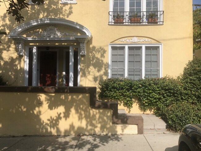 Facade - 4141 Rosewood Ave