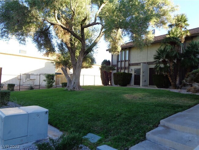 Building Photo - 5813 Bromley Ave