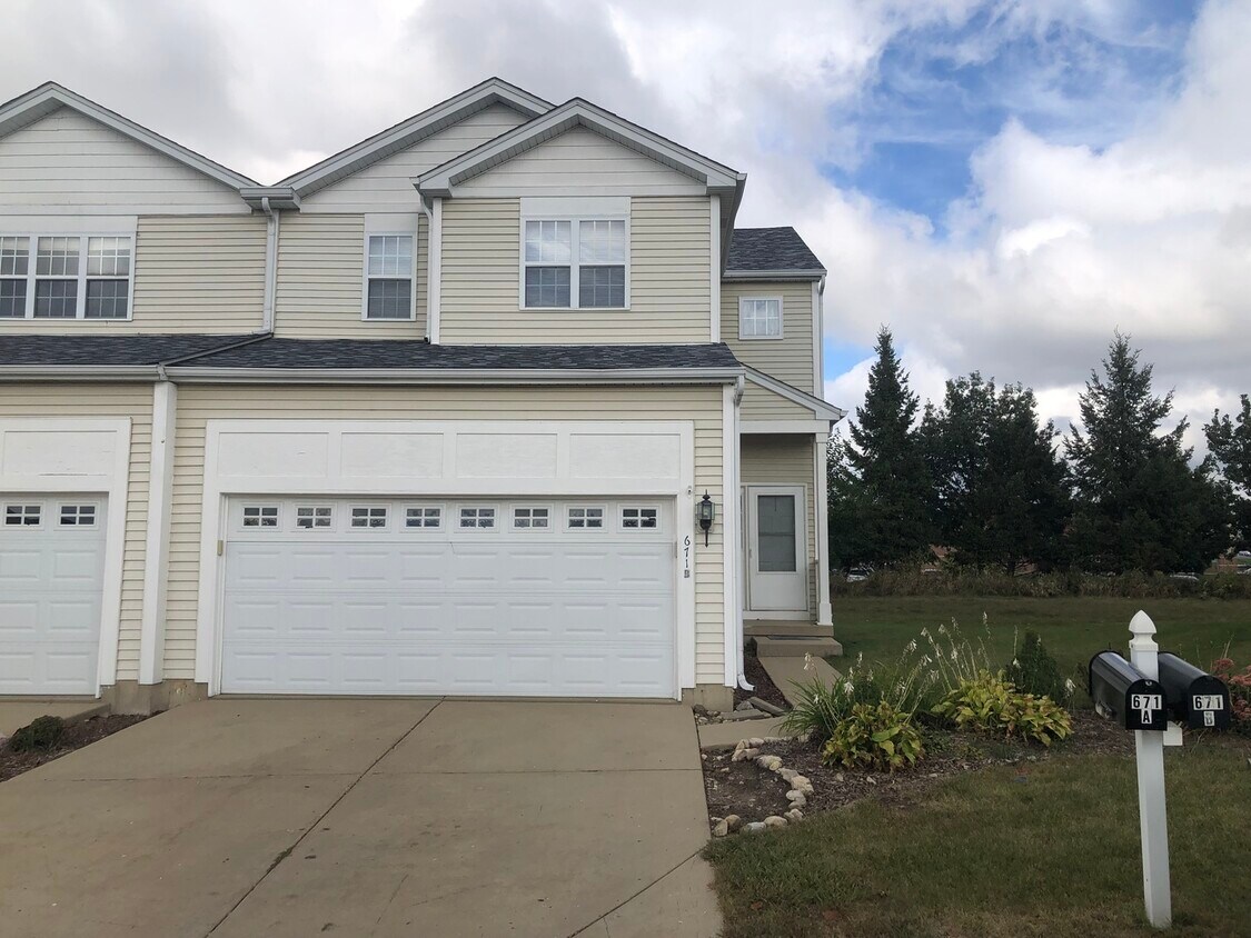 Foto principal - 671 Fieldcrest Dr
