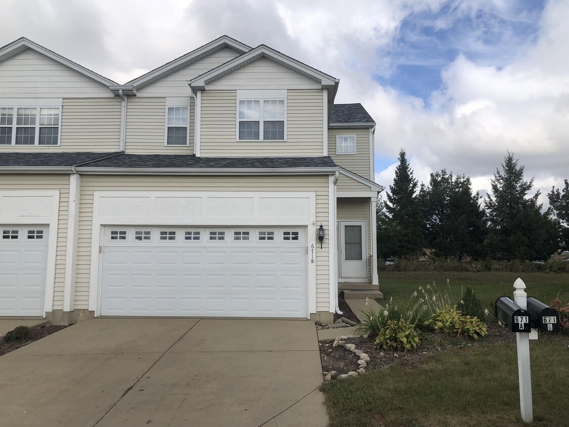 Primary Photo - 671 Fieldcrest Dr