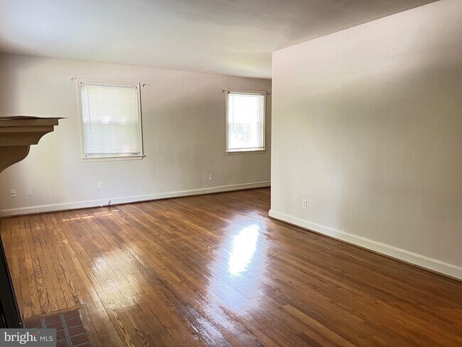 Building Photo - 10100 Cedar Ln