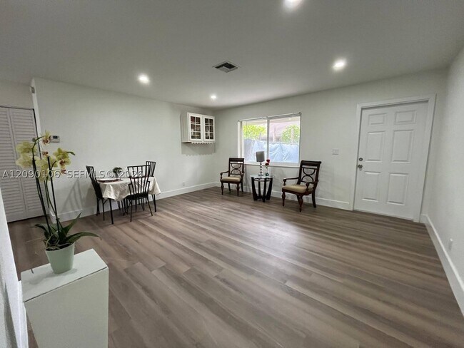 Foto del edificio - 5020 SW 26th Ave