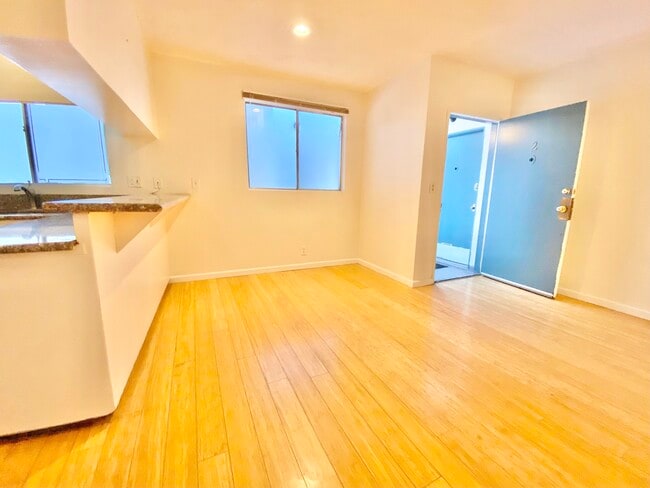 Building Photo - 4033 W Sunset Blvd