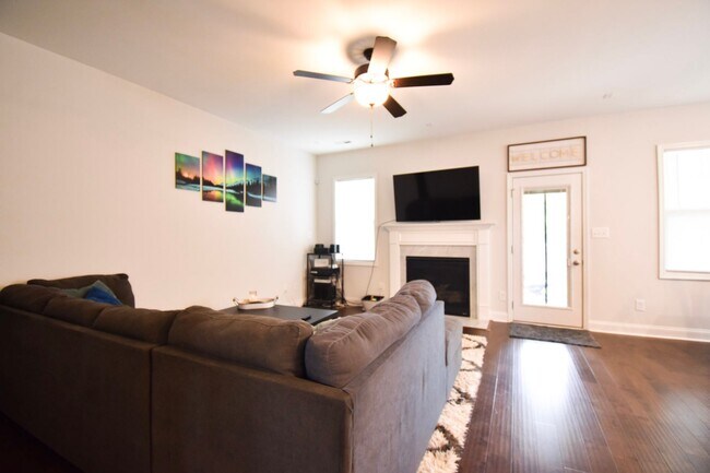 Foto del edificio - 187 Cloverwood Ln