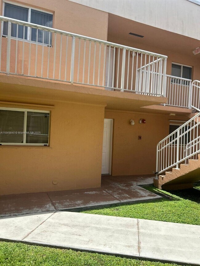 Foto del edificio - 14911 SW 80th St