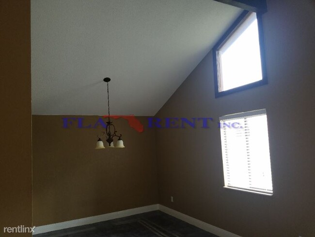Building Photo - 261 Pinesong Dr