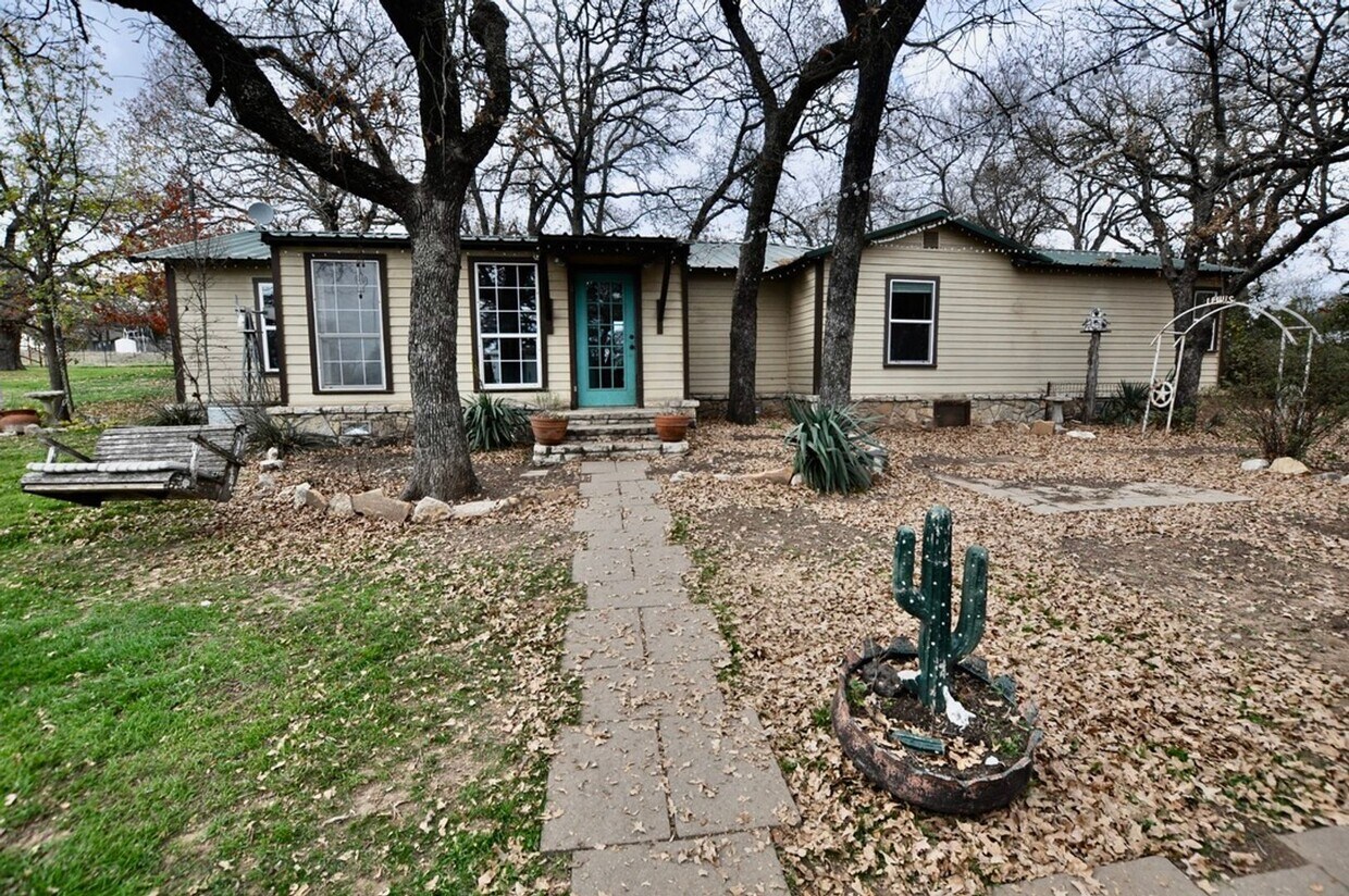 Foto principal - COMING SOON - FOR LEASE! Hard to Find Hors...