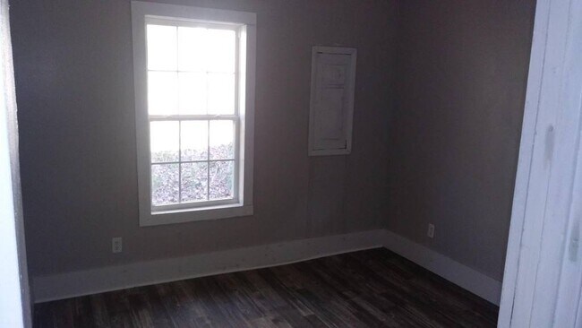 Building Photo - 332 Ridge Ave