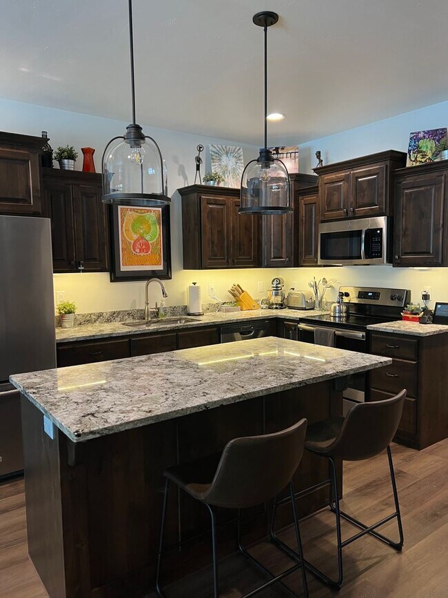 Foto del edificio - 3 Bedroom Townhome in Victor, ID