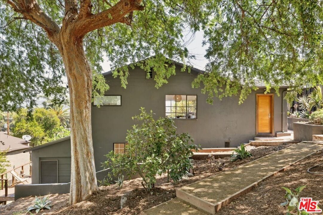 Primary Photo - 2467 Silver Ridge Ave