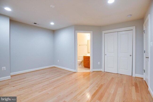 Foto del edificio - 7025 Little Leaf Linden Ln