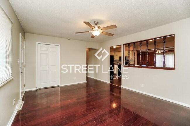Building Photo - REDUCED PRICE! - Now offering $1000 off fi...