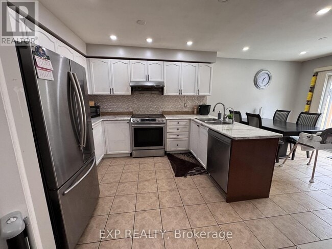 Building Photo - 43 Thornbush Blvd