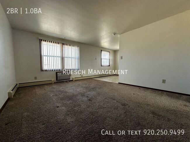 Building Photo - Spacious 2 Bedroom 1 Bath Lower Apartment ...