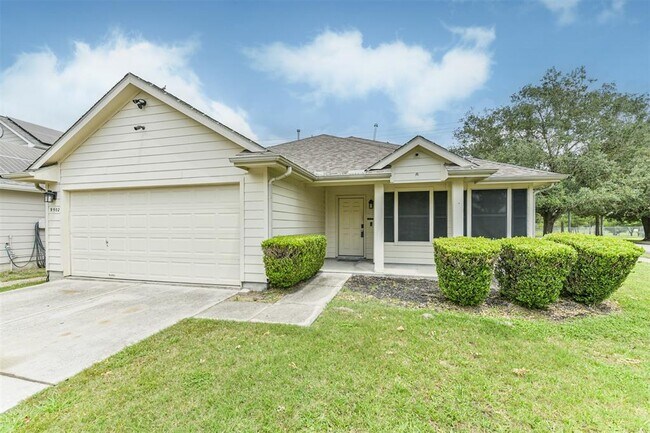 Building Photo - 9502 Belleclaire Ln