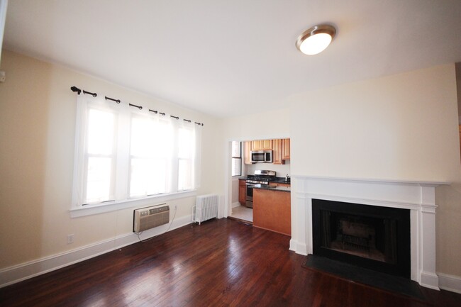 Foto del edificio - Sun-filled 1BR Condo in Cleveland Park