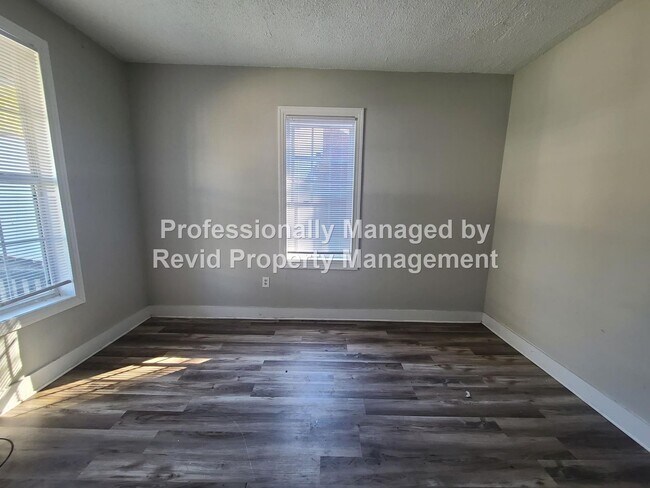 Building Photo - SECTION 8 ACCEPTED