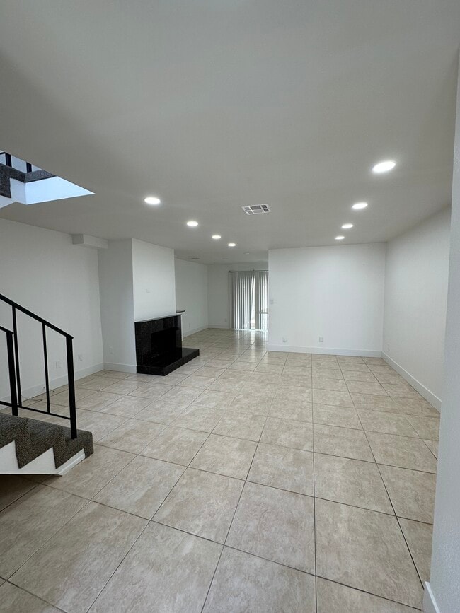 Building Photo - 11538 Riverside Dr