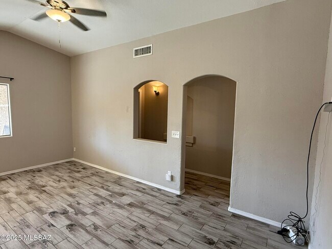 Foto del edificio - 8136 N Carefree Wy