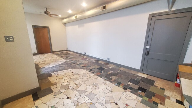 Building Photo - 1611 Simpson St