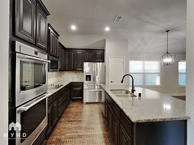 Building Photo - 4424 Oak Bluff Dr