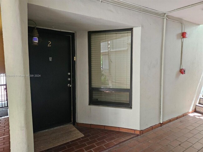 Foto del edificio - 400 Valencia Ave