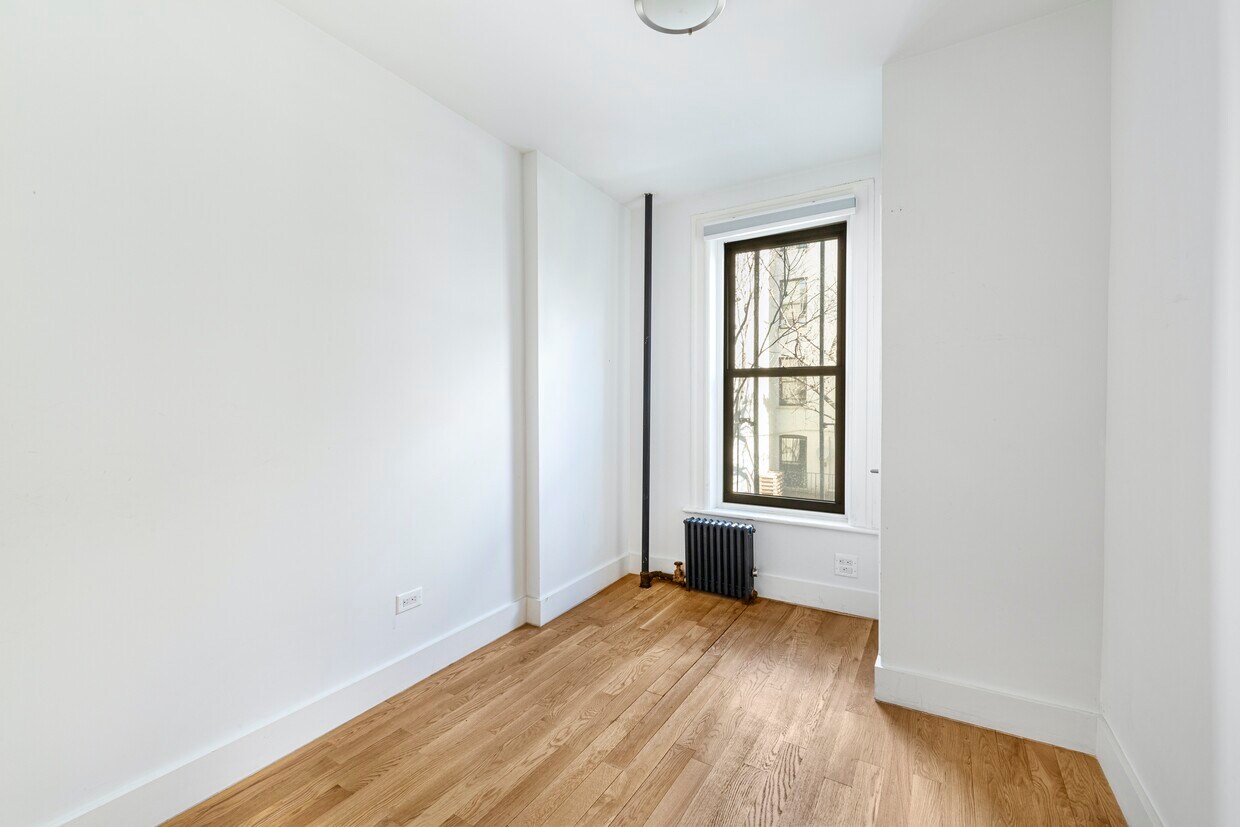 Building Photo - 441 1st St