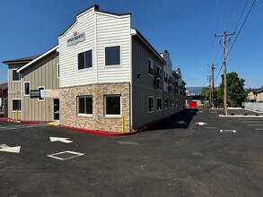 Building Photo - 1935 Table Rock Rd