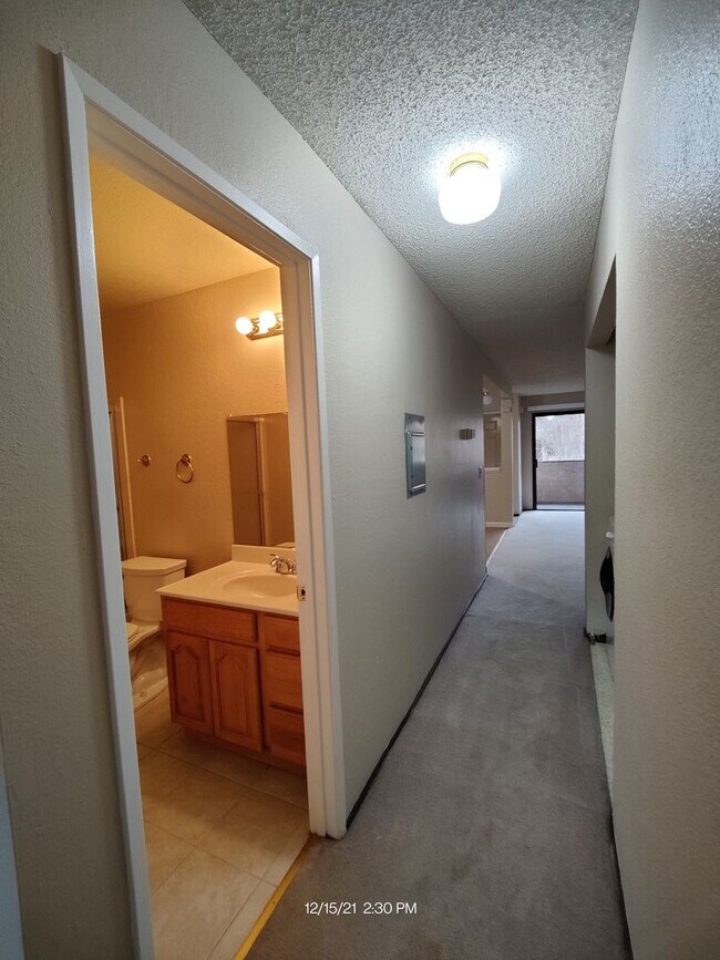 Building Photo - South Fremont - 2 beds and 2 baths 1st Flo...
