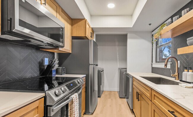 Building Photo - 6851 N 2200 W