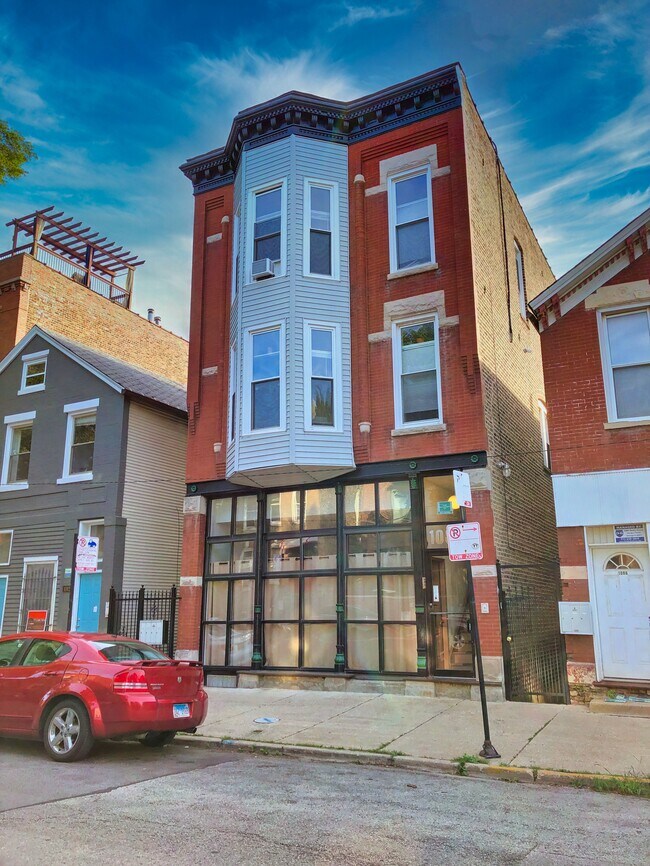 Foto del edificio - 1084 N Marshfield Ave