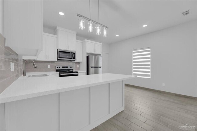 Foto del edificio - 905 Hidden Hls St