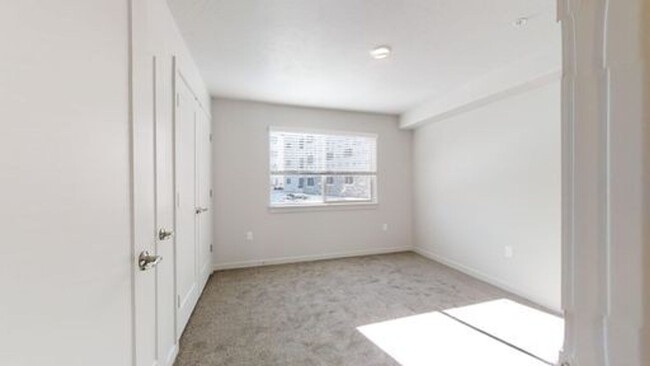 Building Photo - 2 BED 1 BATH CONDO FOR RENT IN OREM!!!
