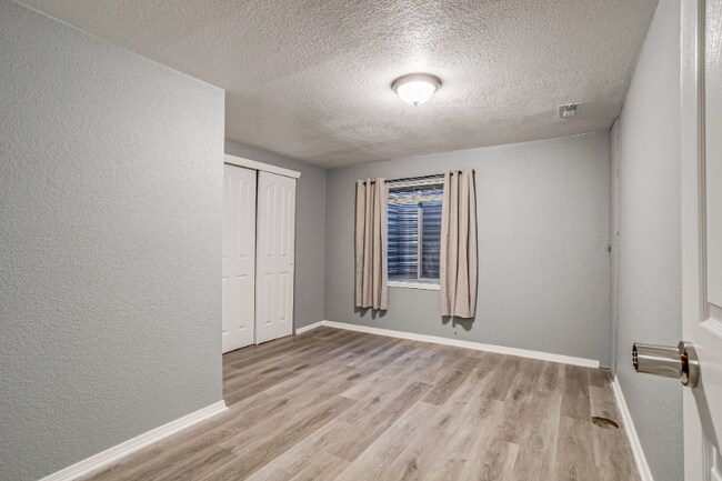 Foto del edificio - 13031 Dexter St