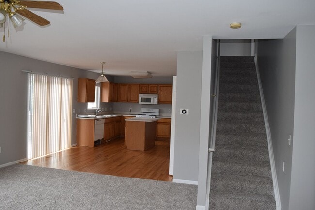 Building Photo - 4 bed 2.5 bath in Waterford for rent