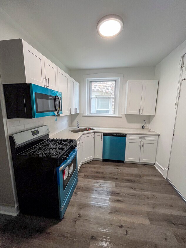 Foto principal - 8134 S South Shore Dr