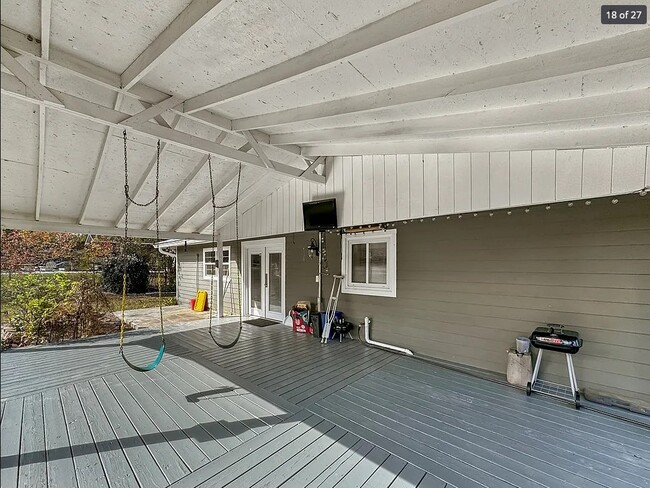 Building Photo - 1612 Vada Rd