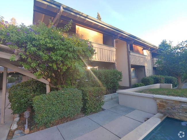 Building Photo - 151 Buckingham Dr